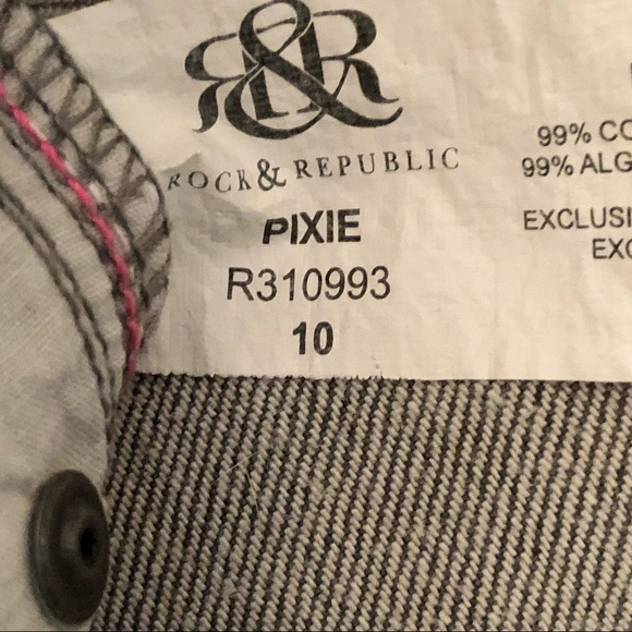 Rock & Republic  size 10 light grey shorts frayed hem stretch studded detail - Picture 4 of 9